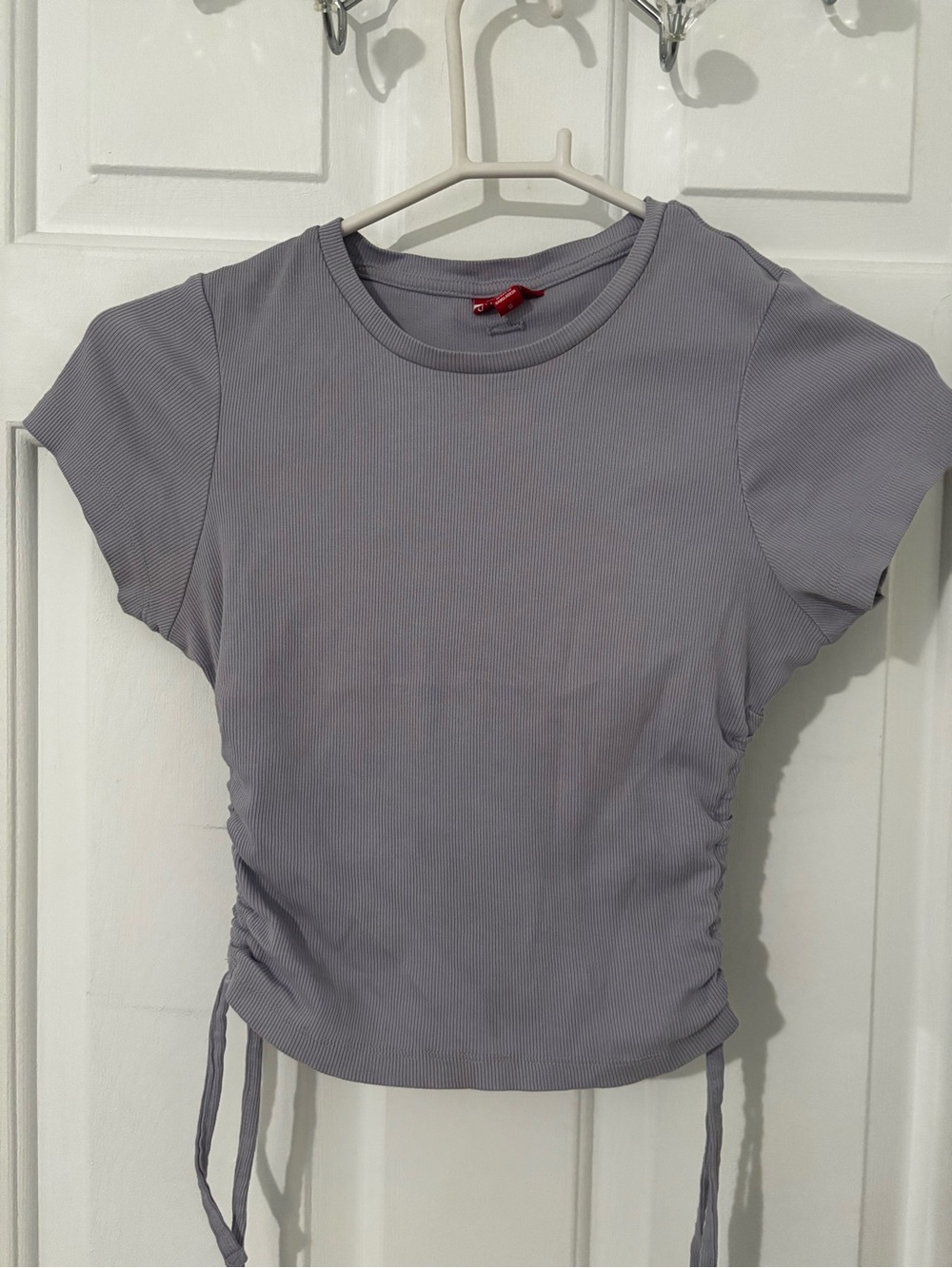 Guess Women's Ribbed Side-Ruched Tee - Dusty Lavender
